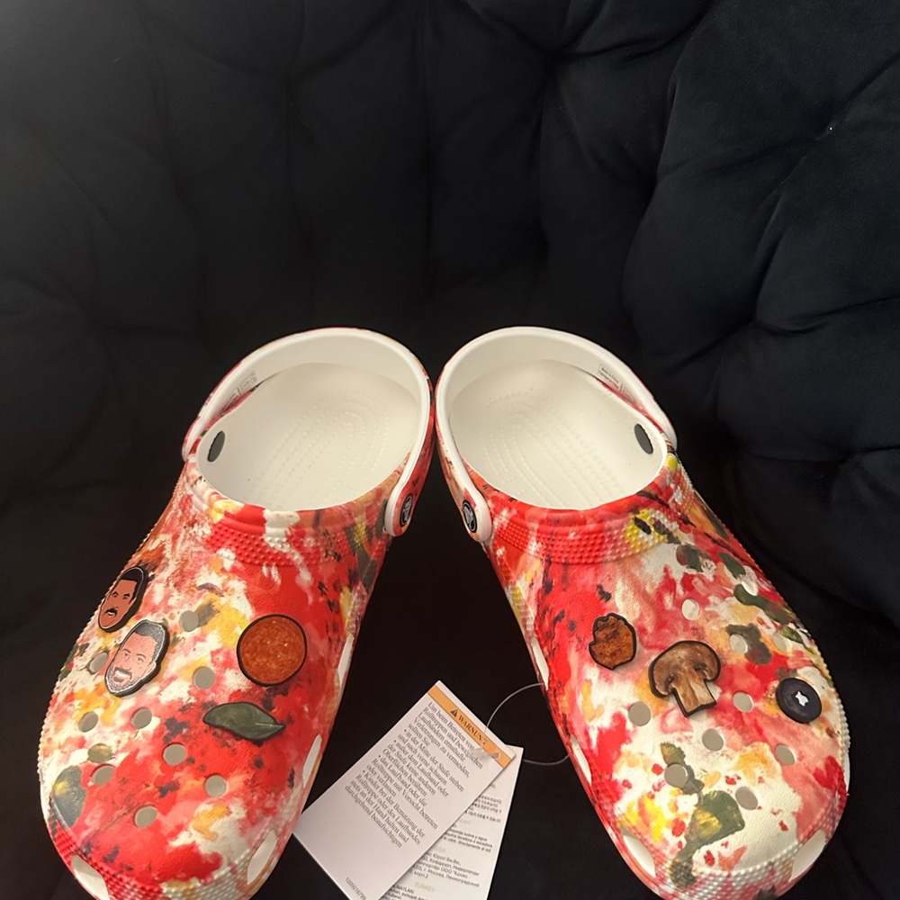 Jimmy Kimmel Pizza Crocs Brand New Size 10 - Picture 2 of 4